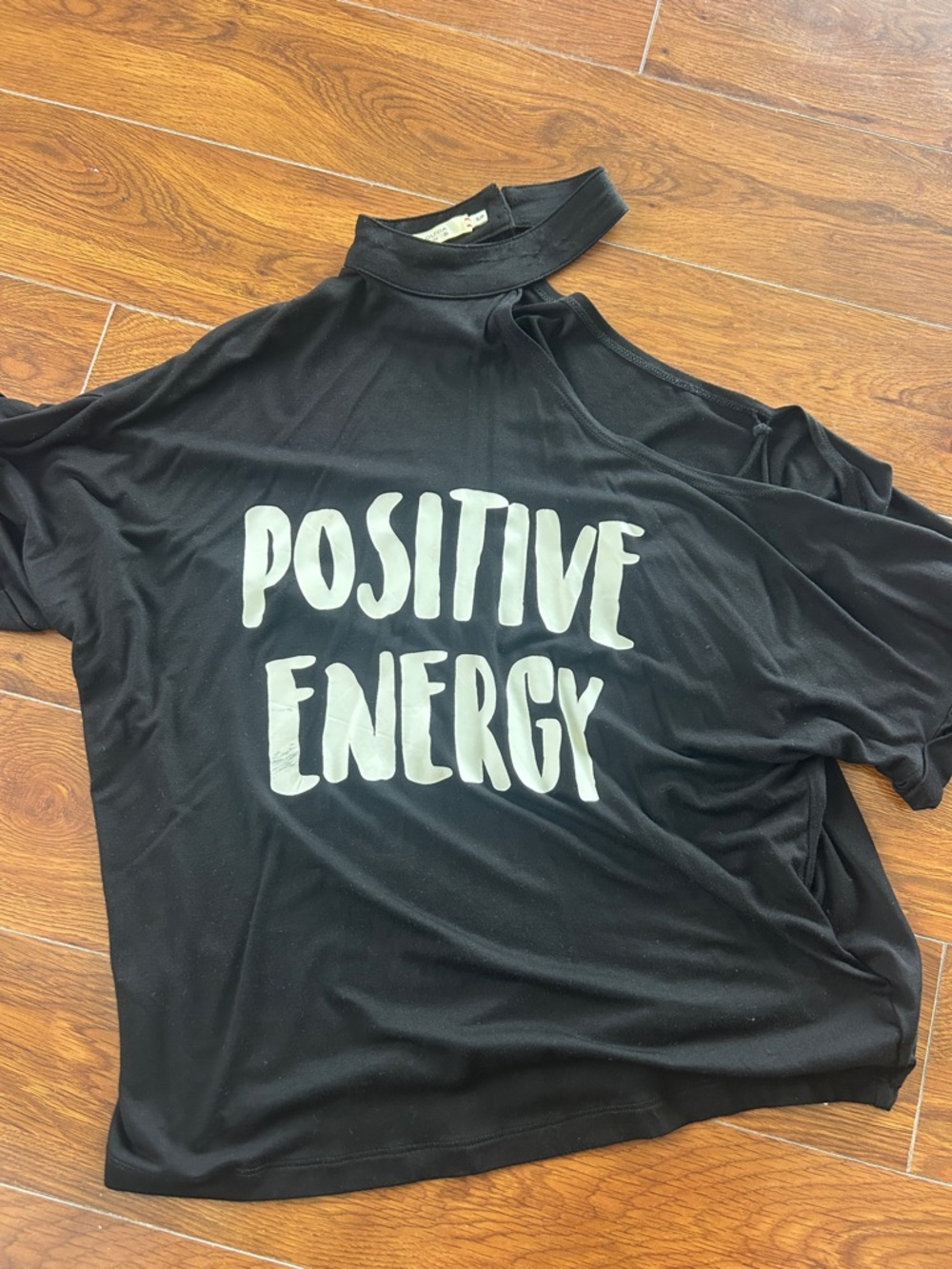Alice + Olivia Black 'Positive Energy' Cold-Shoulder Tee